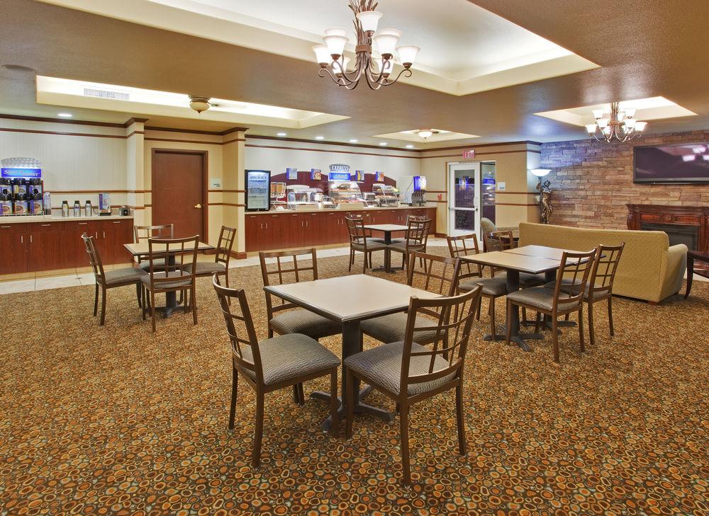 Holiday Inn Express & Suites Dinuba West By Ihg Luaran gambar