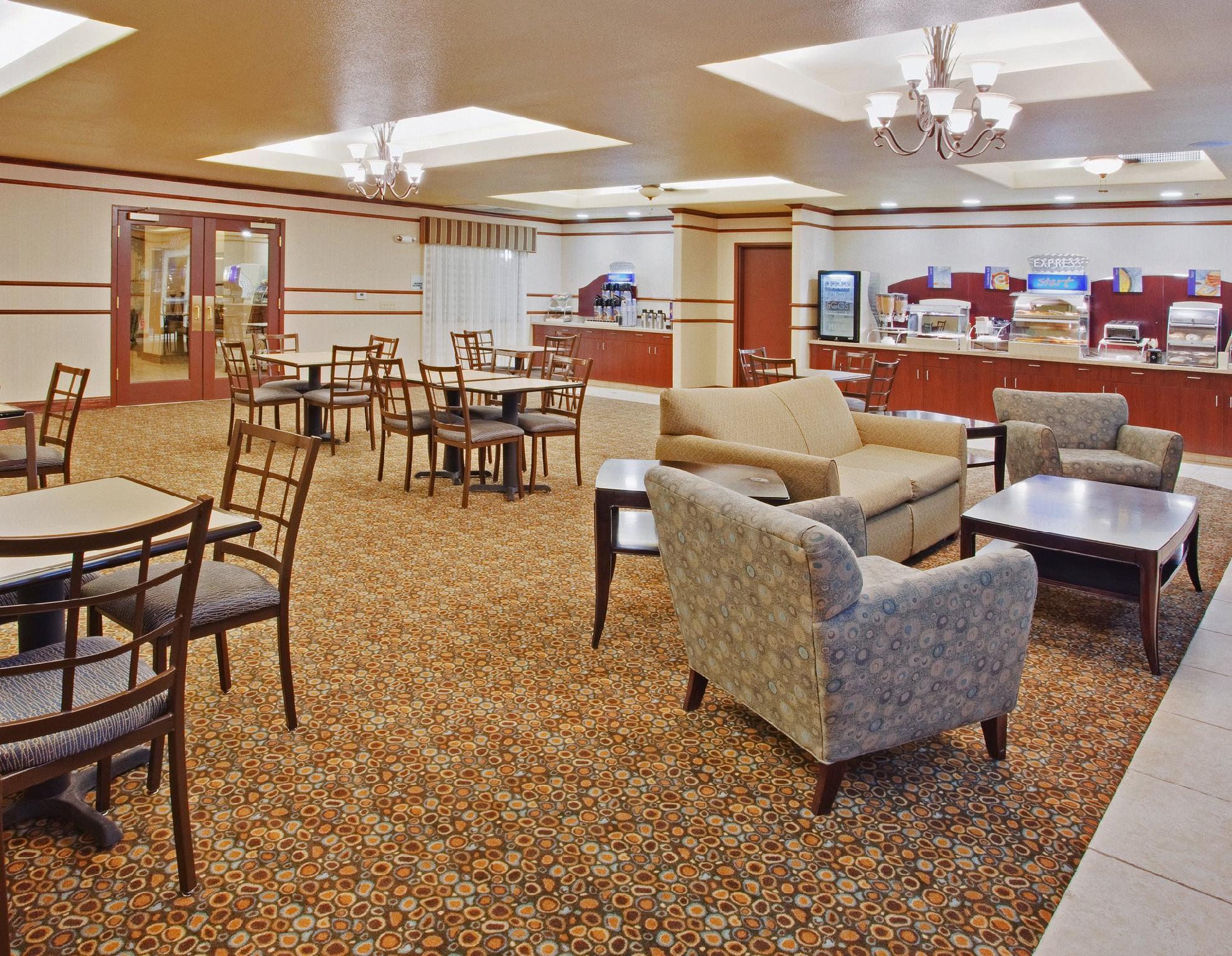 Holiday Inn Express & Suites Dinuba West By Ihg Luaran gambar