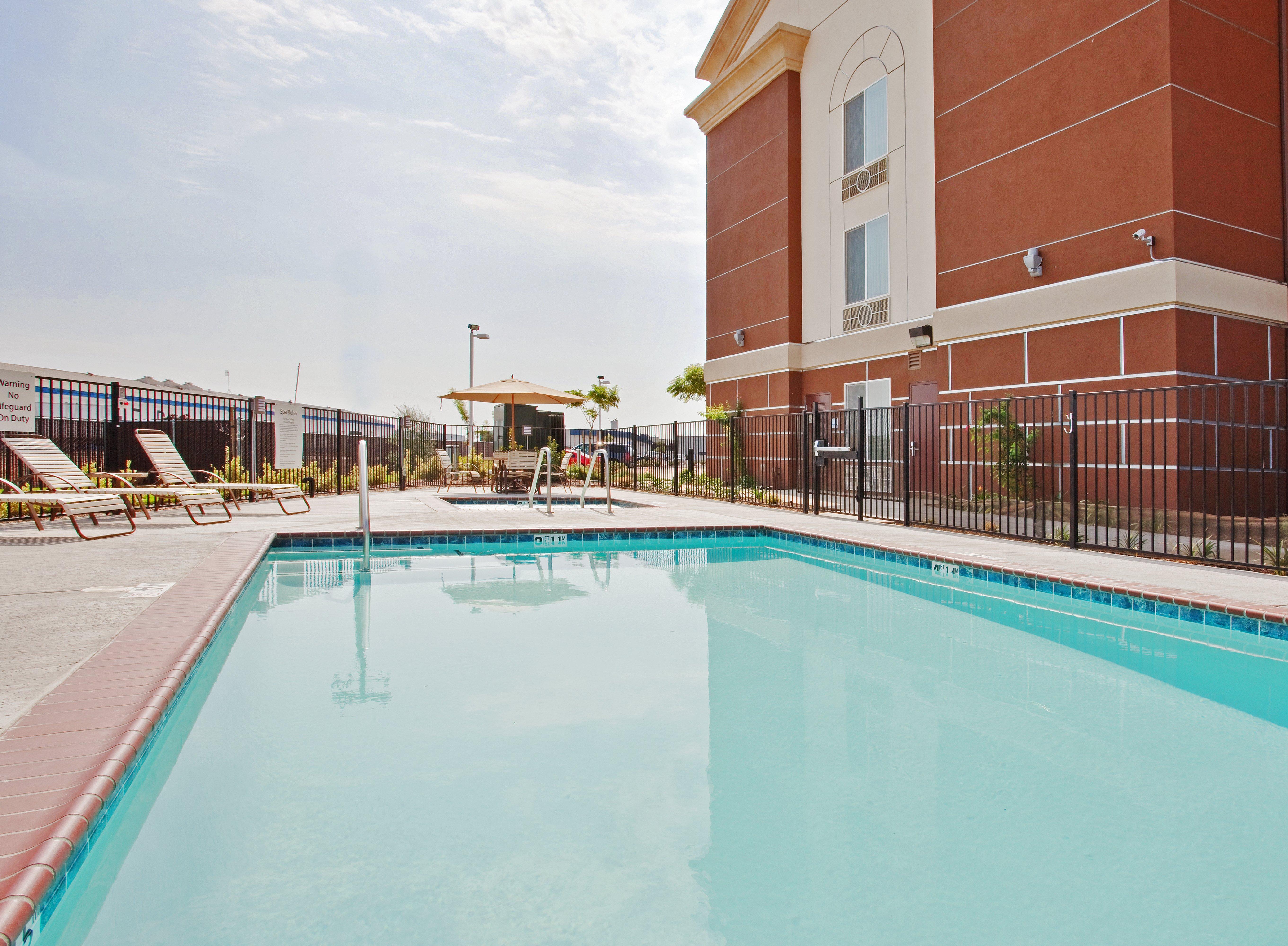 Holiday Inn Express & Suites Dinuba West By Ihg Luaran gambar